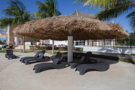 Departamento En Cancun Con 7 Albercas Tipo Playa Y Laguna Esterno foto