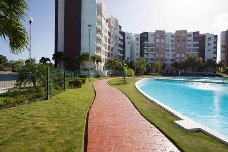 Departamento En Cancun Con 7 Albercas Tipo Playa Y Laguna Esterno foto